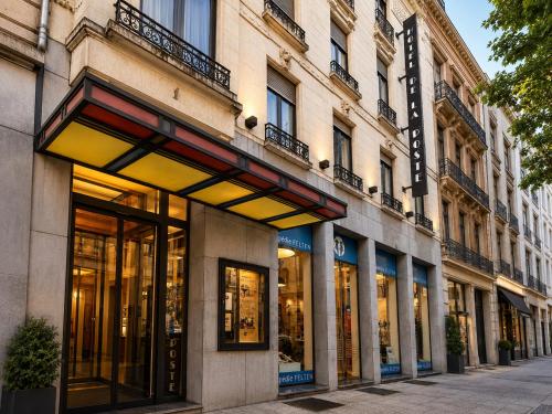 a store front of a building on a street at HOTEL de la POSTE in Esch-sur-Alzette