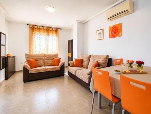 Apt near center port