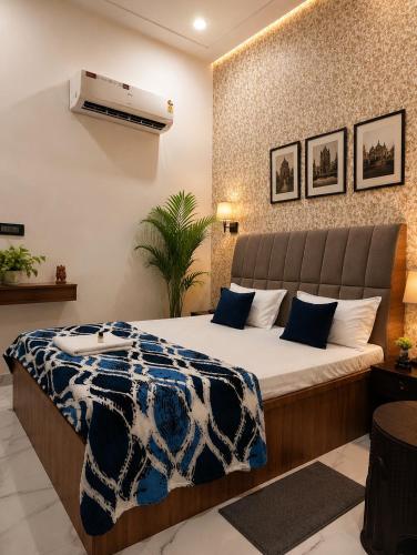 a bedroom with a bed and a air conditioner on the wall at Hotel Town Inn in Mathura