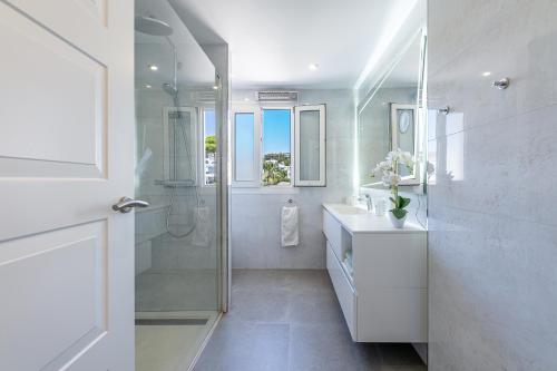 The Penthouse Panorama Exclusive Seafront Estate