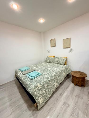 a small bedroom with a bed and a table at Studio 1 centre ville RDC in Bar-le-Duc