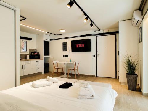 Minimal Garden Studio in Central Glyfada