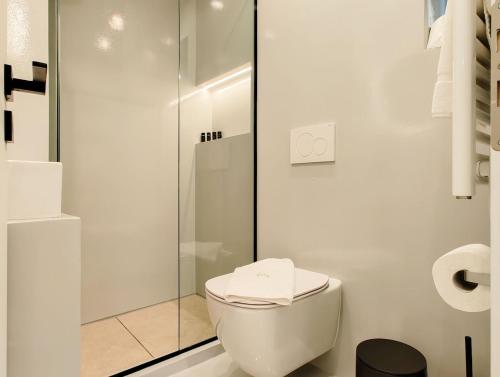 Minimal Garden Studio in Central Glyfada