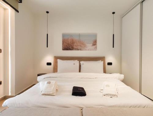 Minimal Garden Studio in Central Glyfada