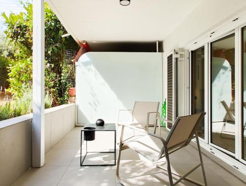 Minimal Garden Studio in Central Glyfada