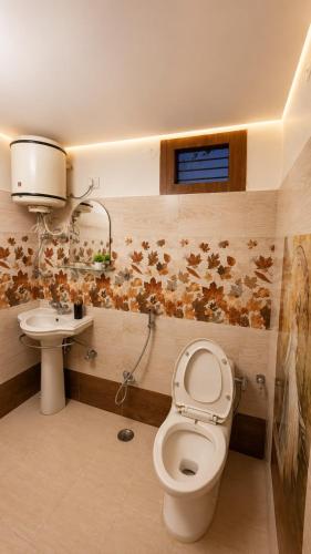 a bathroom with a toilet and a sink at Checkpoint Backpacker Jaipur in Jaipur