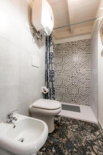 a bathroom with a toilet and a sink at Rondinelle by Palazzo Refolo in Martano