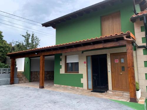 a green house with a brown door in front at R2R - Casa Los Abuelos - C19A02 in Gormazo