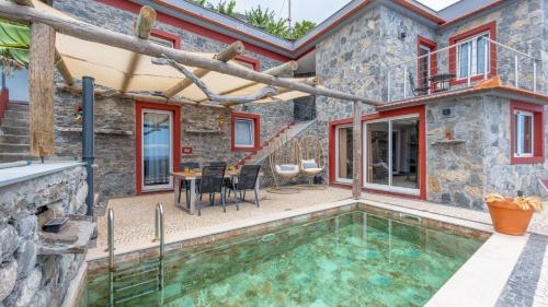 Fajã Stone House by LovelyStay