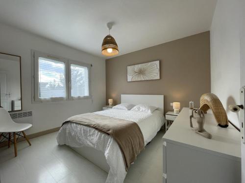 a bedroom with a bed and a desk with a chair at Uhalden borda in Saint-Jean-de-Luz