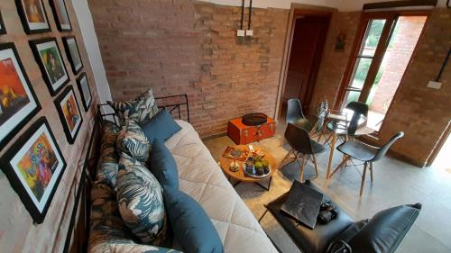 an overhead view of a living room with a couch and chairs at Cabaña Las Lavandas in Samaipata