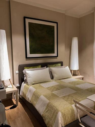 a bedroom with a bed and a painting on the wall at B&B La Littorina - Parcheggio Privato in Foligno