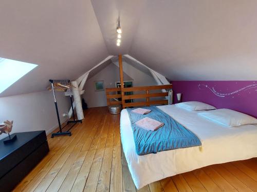 a bedroom with a large bed in a attic at Maison d'Hotes ZEN in La Saunière