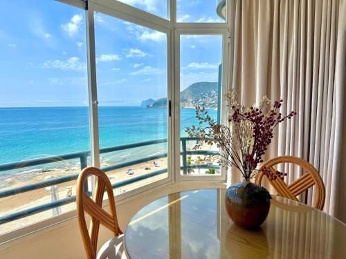 Apartamento en primera linea playa Arenal con 2 dormitorios