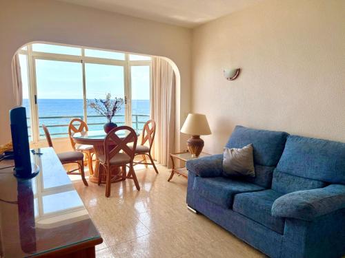 Apartamento en primera linea playa Arenal con 2 dormitorios