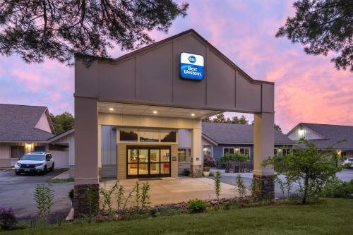 a building with a sap sign on it at Best Western Acadia Park Inn in Bar Harbor