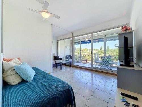 Apartment Les Jardins du Port-12 by Interhome