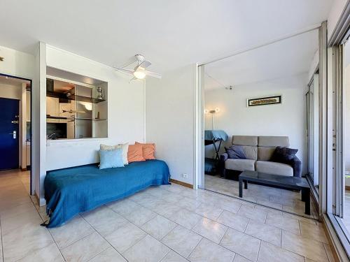 Apartment Les Jardins du Port-12 by Interhome