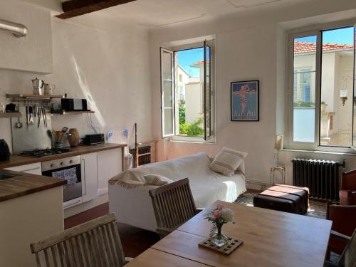 Cosy and authentic apartment in old Antibes