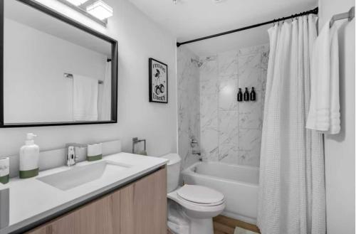 Central Location 2BR 2 BA #101 photo 9