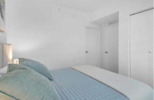Central Location 2BR 2 BA #101 photo 18