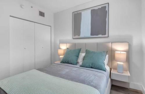 Central Location 2BR 2 BA #101 photo 3