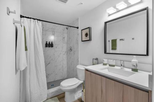 Central Location 2BR 2 BA #101 photo 4