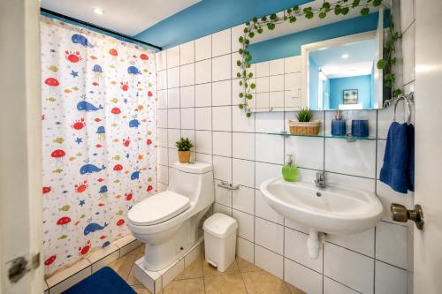 a bathroom with a toilet and a sink at Rancho el Sobrino in Sabana Westpunt