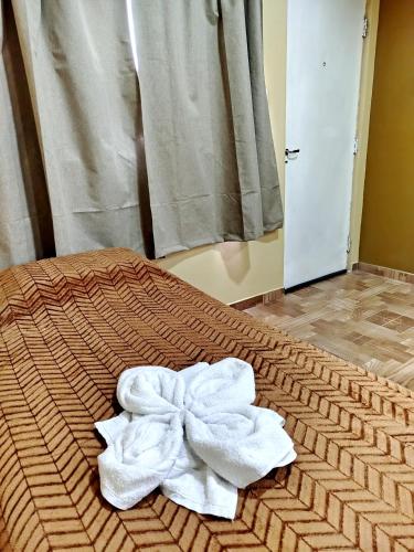 a pile of towels sitting on top of a bed at Alojamiento Las Termas in Fiambalá