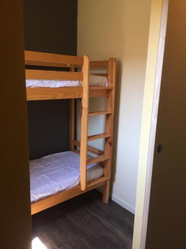 a couple of bunk beds in a room at Appartement village 7 in Arles