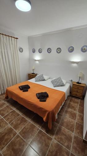 a bedroom with a bed with two towels on it at Villa Amistad in Orba