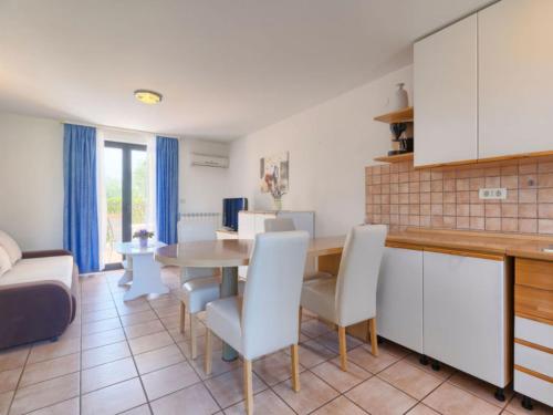 Apartment Pied-A-Terre-2 by Interhome