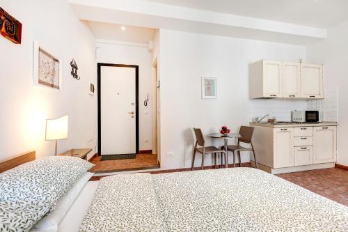 Love Nest, Studio Apartment, 5 min Walk to Florence Central Rail Station SMN