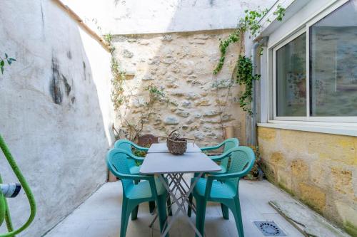 Maison Capucine - 2 chambres, patio, centre ville