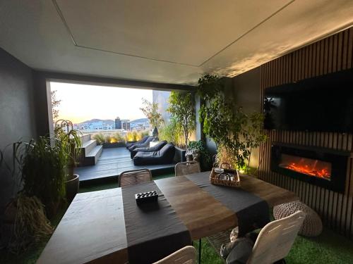 Elysian Hot Tub Suite Piraeus