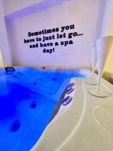 Elysian Hot Tub Suite Piraeus
