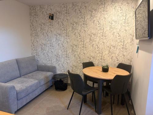 a living room with a couch and a table at Ferienwohnung Am Schlagbaum in Kaltennordheim