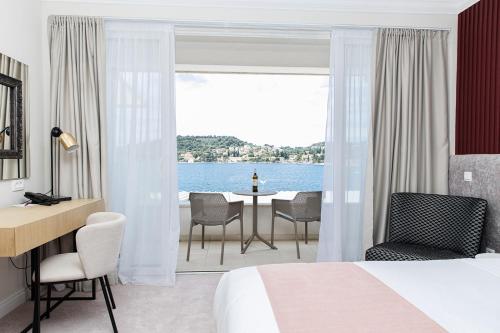 a hotel room with a bed and a table with chairs at Hotel M in Zaton