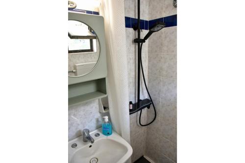 a bathroom with a sink and a mirror at Sam's Rooms in Vathí