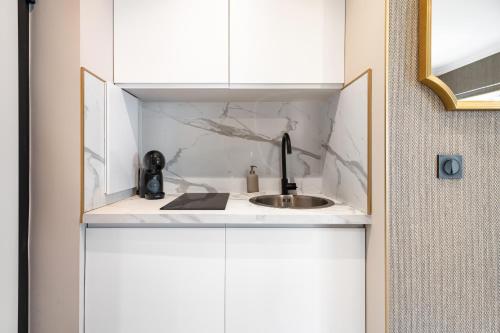 Nice Renting - 2FRANCE - Luxury & Comfort Suite by the Sea & Terrace