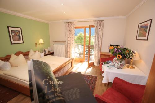 Un pat sau paturi într-o cameră la Klosterhof zur Post