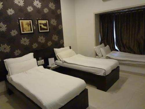 Postel nebo postele na pokoji v ubytování Hotel Causeway, Colaba