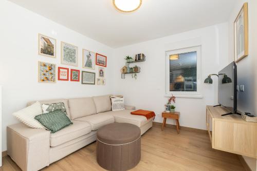 Brand New Trogir City 2-Bedroom Apartment with Garden, BBQ and Parking
