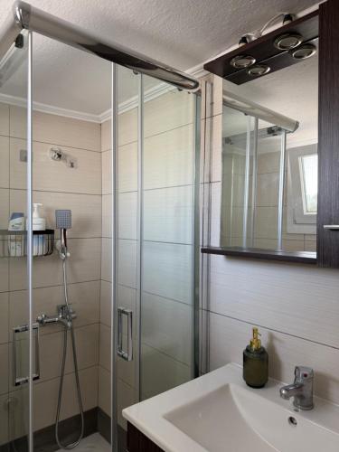 K&K Hospitality Toumba Apartment