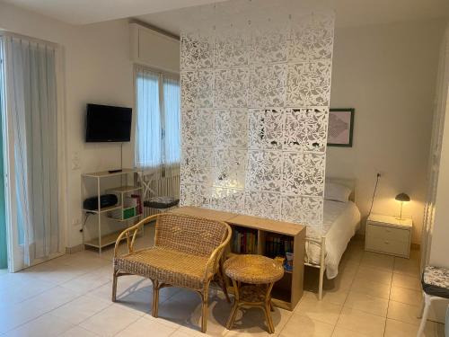 a bedroom with a bed and a table and chairs at Oleander House apartments in Torri del Benaco