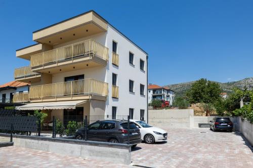 Brand New Trogir City 2-Bedroom Apartment with Garden, BBQ and Parking