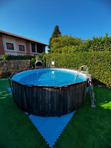 a large bath tub sitting in a yard at Villetta faustina in Albairate