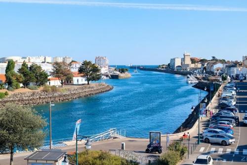 Mezzanine studio with balcony in Les Sables