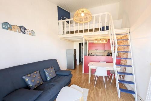 Mezzanine studio with balcony in Les Sables