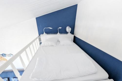 Mezzanine studio with balcony in Les Sables